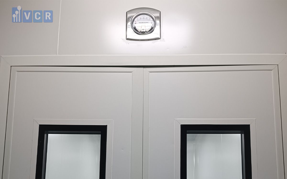 Differential Pressure Gauge for Fume Hoods and Laboratory Fume Cabinets