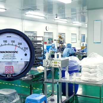 Đồng hồ chênh áp phòng sạch: Cách đọc và hiệu chuẩn đúng chuẩn ISO
