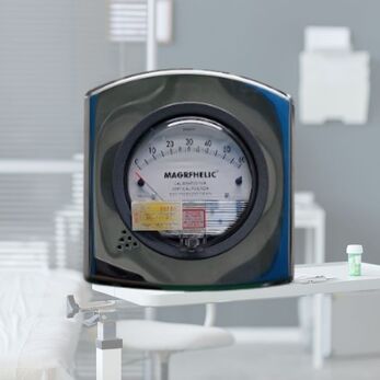 Đồng hồ chênh áp và vai trò trong phòng cách ly y tế