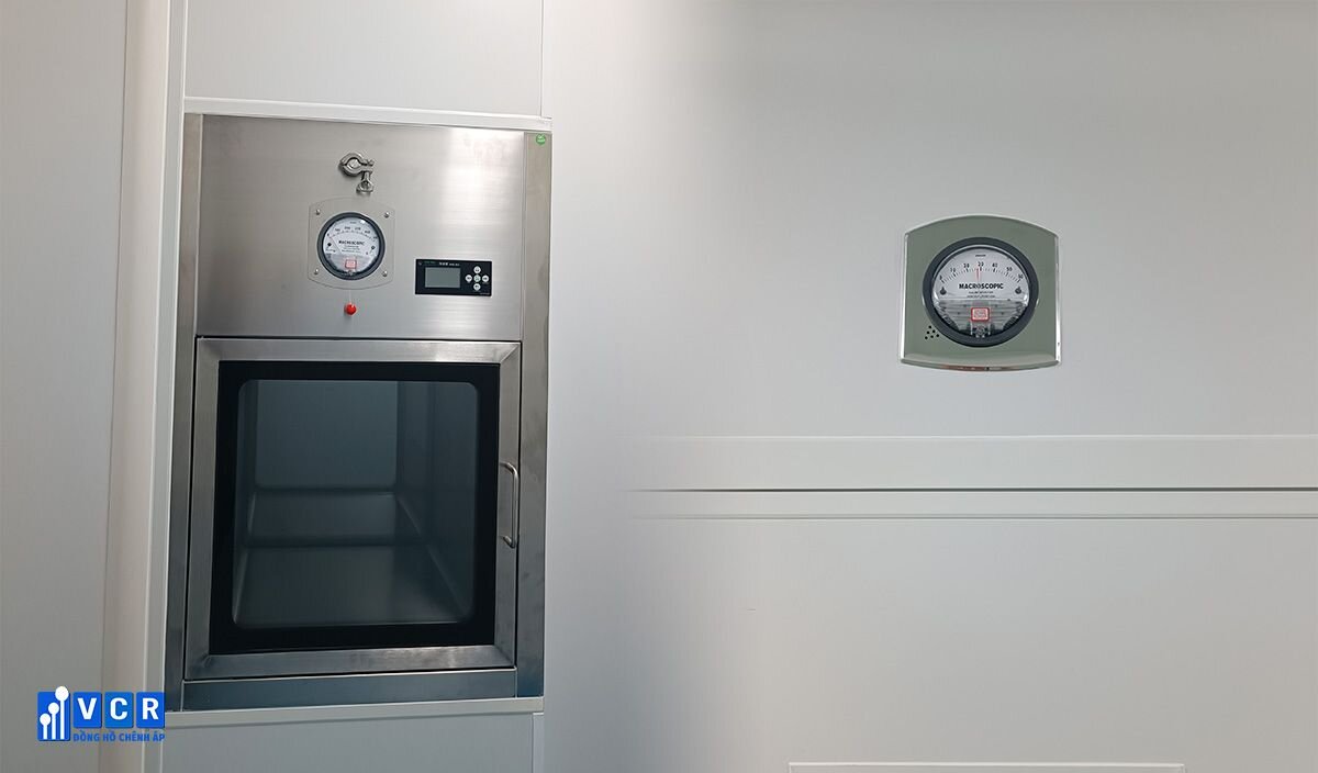 Differential Pressure Gague in Cleanroom
