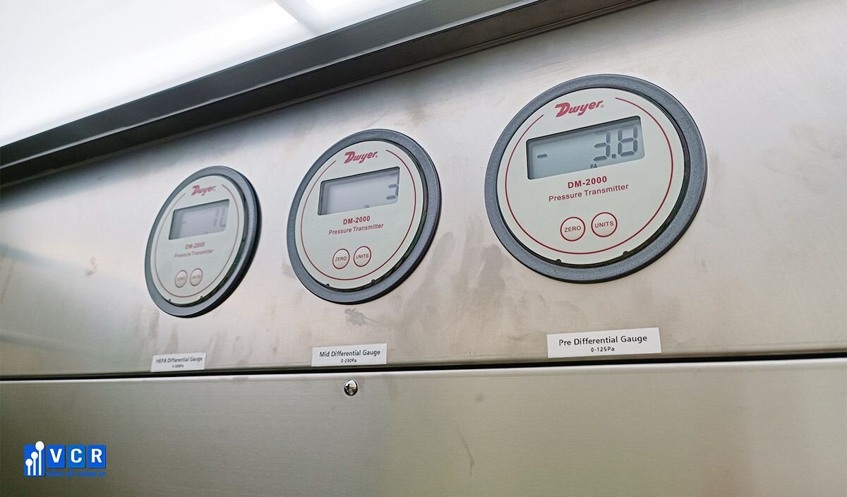 Differential Pressure Gauge In Dispensing Booth