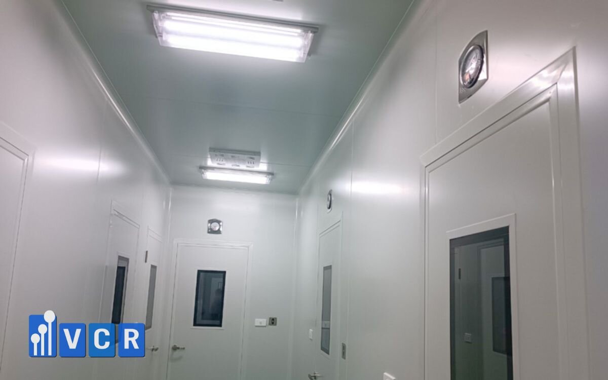 Differential pressure gauge for GMP clean room